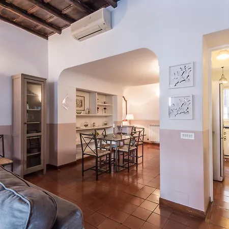 Spacious 2br In The Historic Center アパート ローマ